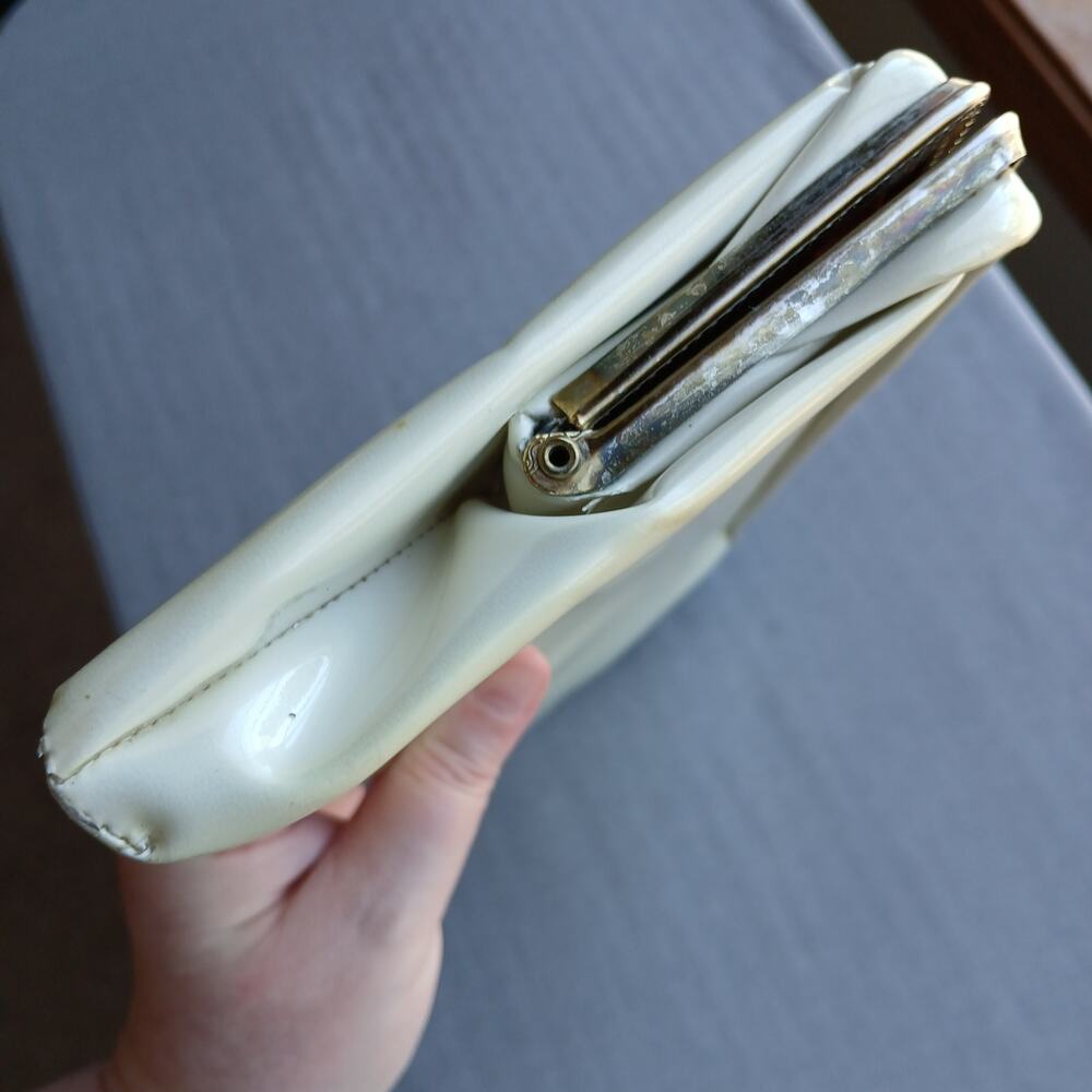 Cream Clutch Purse Bag Vintage 1960s 12"x5"x1" snap closure vinyl red interior - Picture 5 of 16